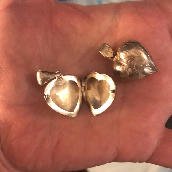 Solid silver 925 locket and hollow etched hearts - Picture 3 of 3